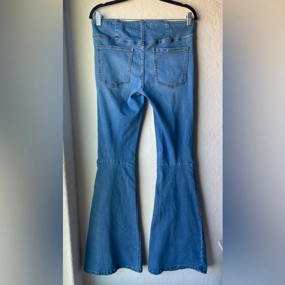 We The Free Penny Pull-On Flare Bottom Jeans ~ Size 28 - Picture 7 of 9